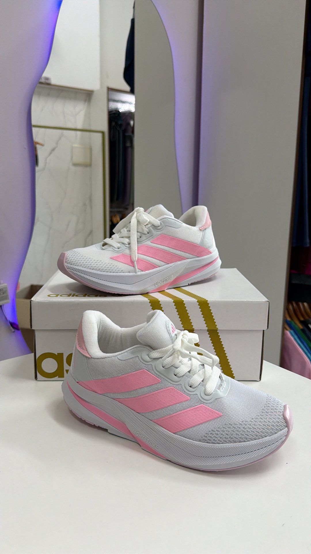 Tênis adidas