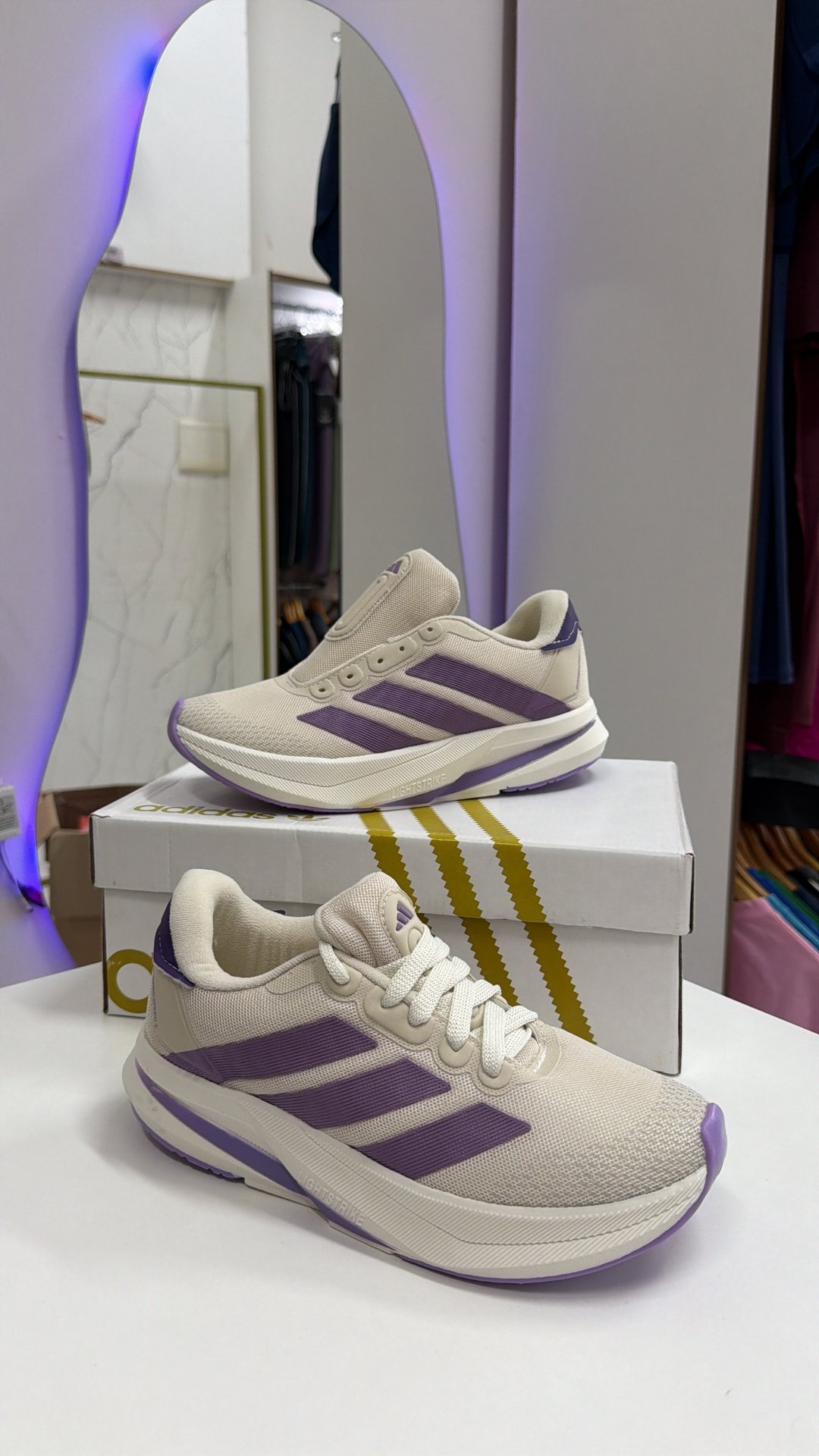 Tênis adidas