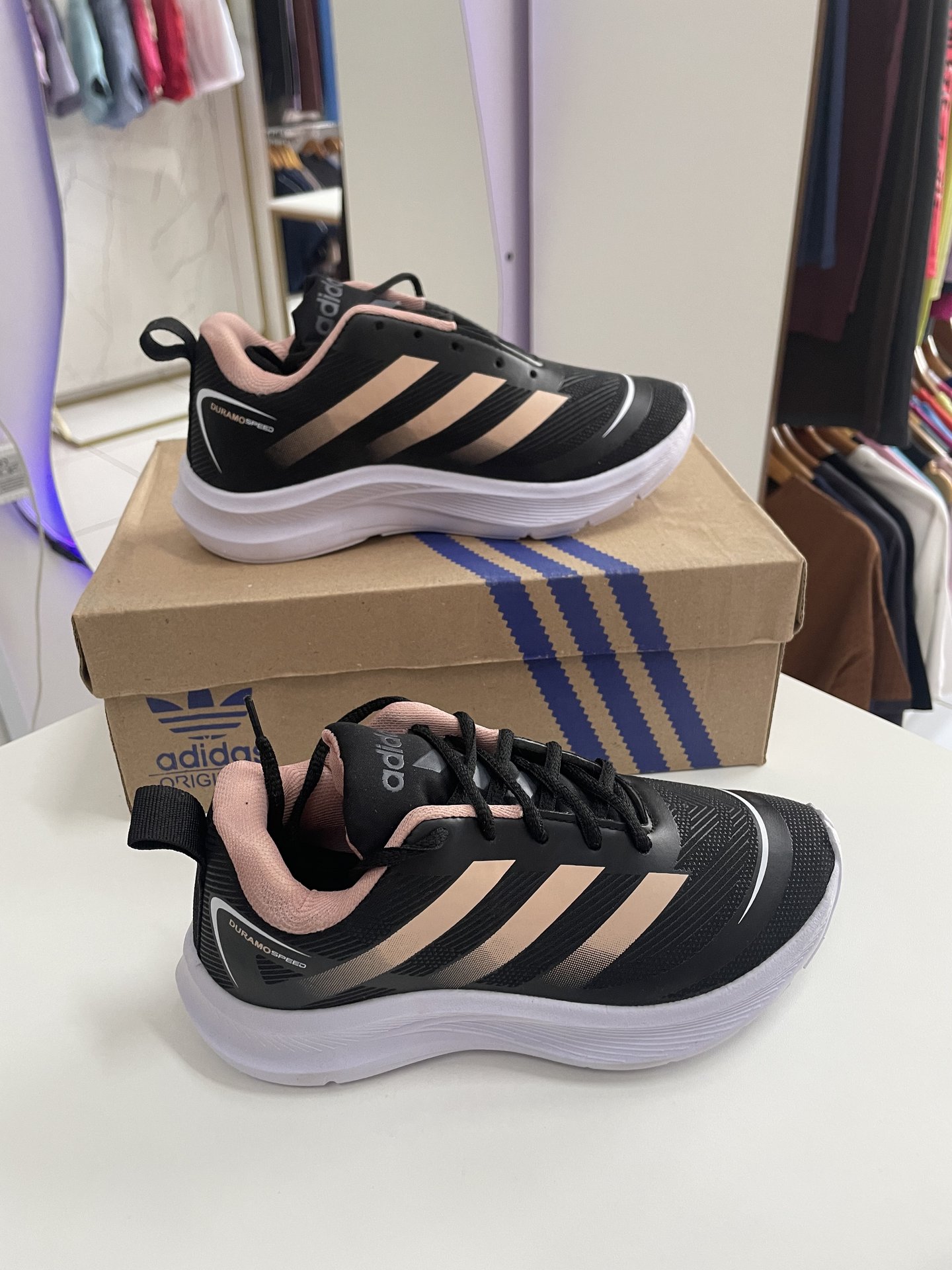 Tenis adidas
