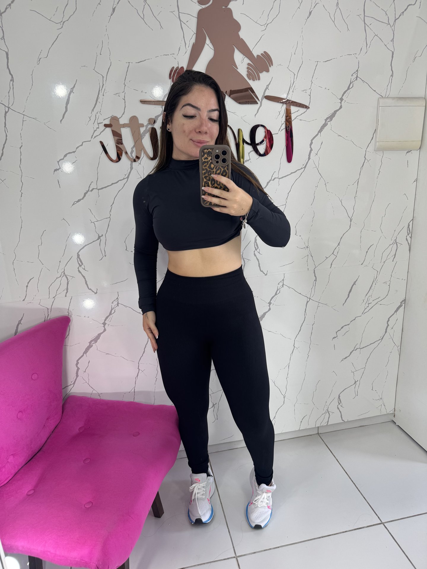 Croped de dois modelos