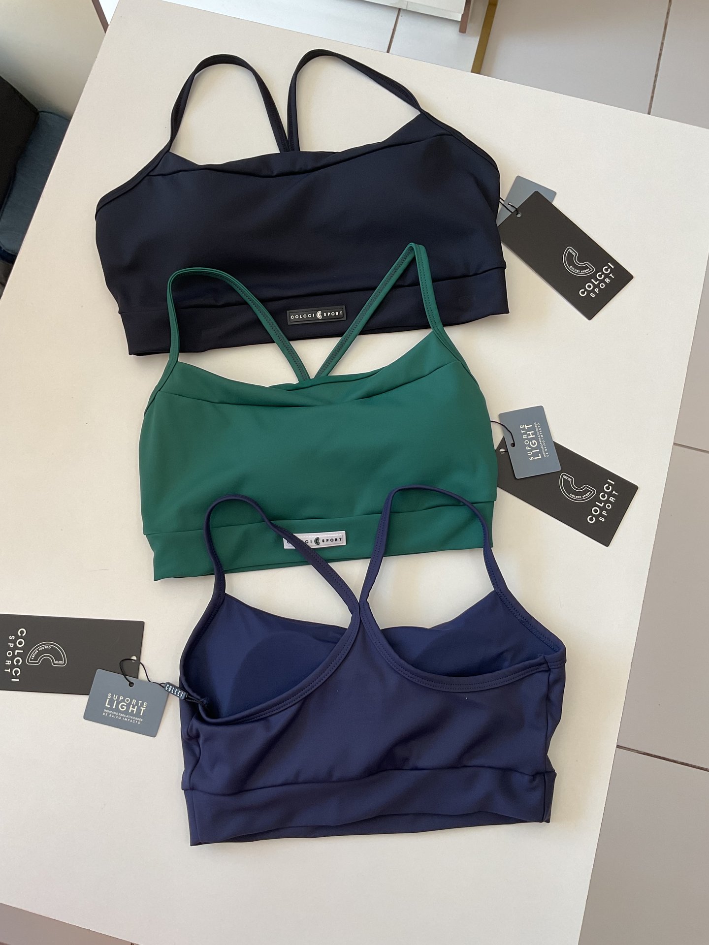 Top com alça colcci