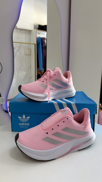 Tênis adidas primária